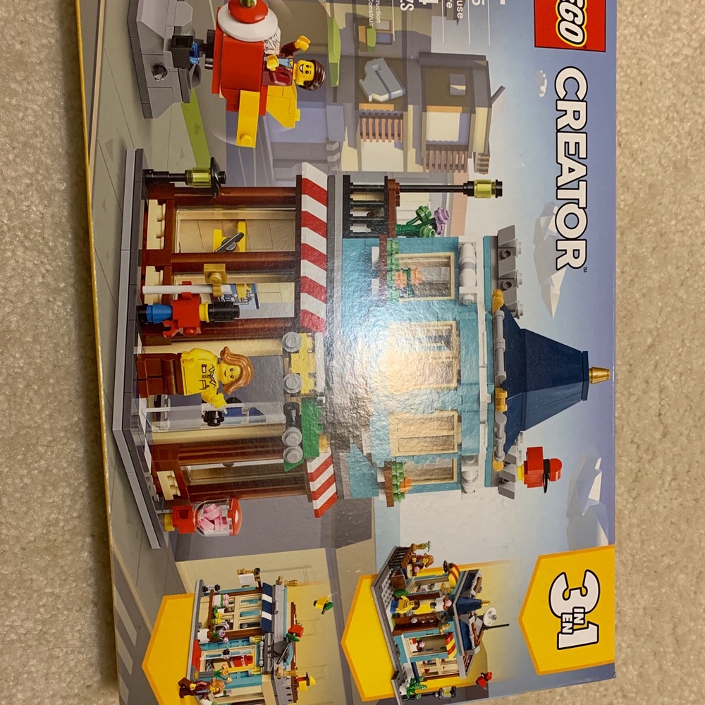 New Sealed LEGO 31105 TOWNHOUSE TOY STORE